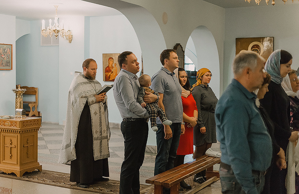 Крещение Виталия. Кафедральный Собор Преображения Господня. Семейный фотограф в Сургуте