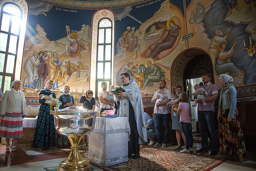 Крещение Дениса. Храм Георгия Победоносца. Семейный фотограф в Сургуте