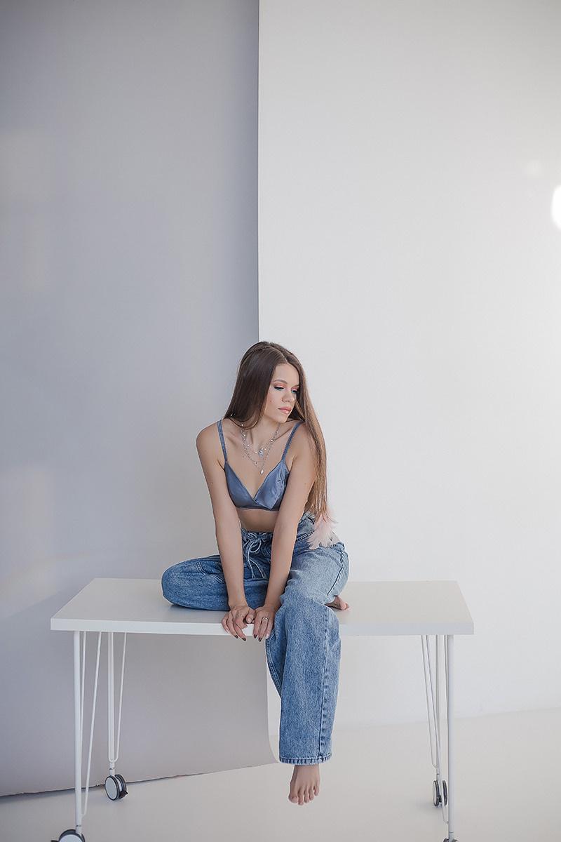 Яна / циклорама. Семейный фотограф в Сургуте