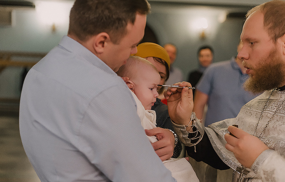 Крещение Виталия. Кафедральный Собор Преображения Господня. Семейный фотограф в Сургуте