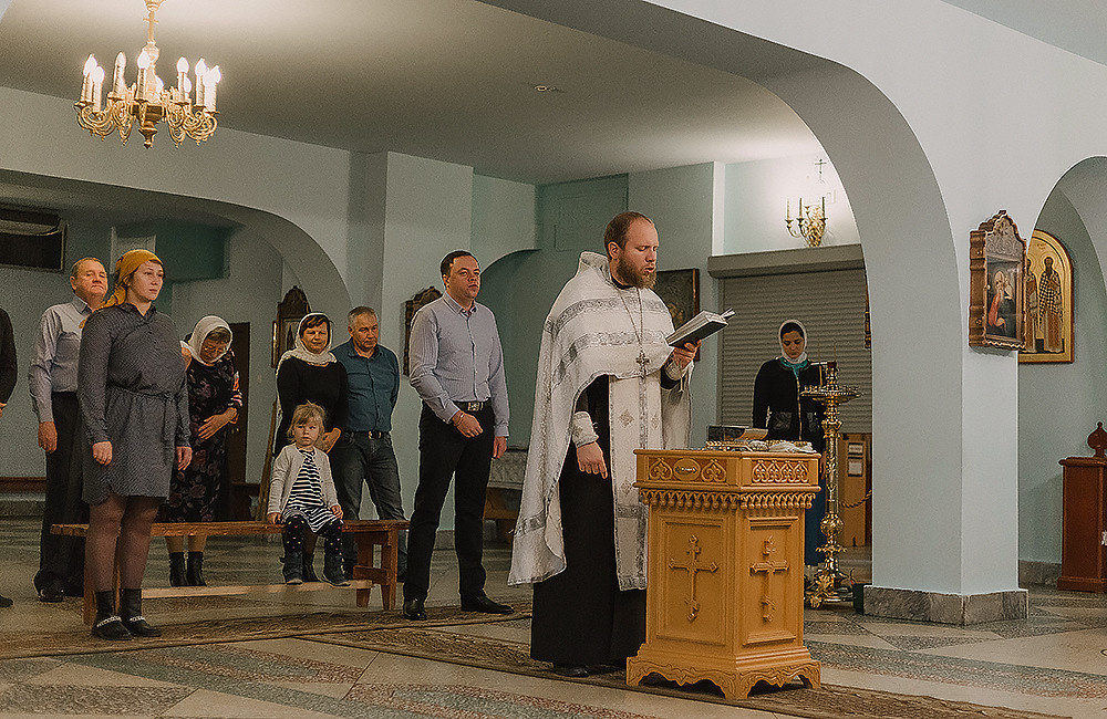 Крещение Виталия. Кафедральный Собор Преображения Господня. Семейный фотограф в Сургуте