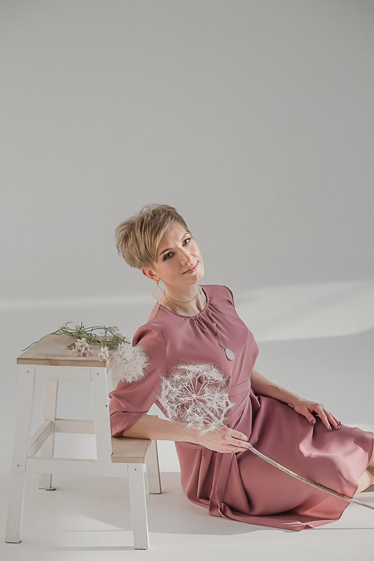 Юлия и мама / циклорама. Семейный фотограф в Сургуте