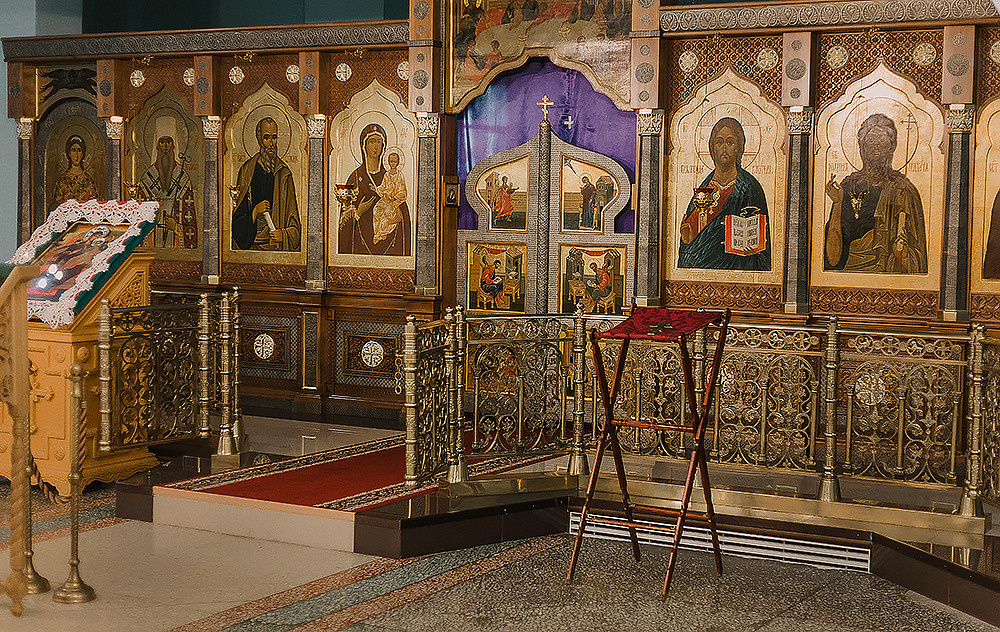 Крещение Виталия. Кафедральный Собор Преображения Господня. Семейный фотограф в Сургуте