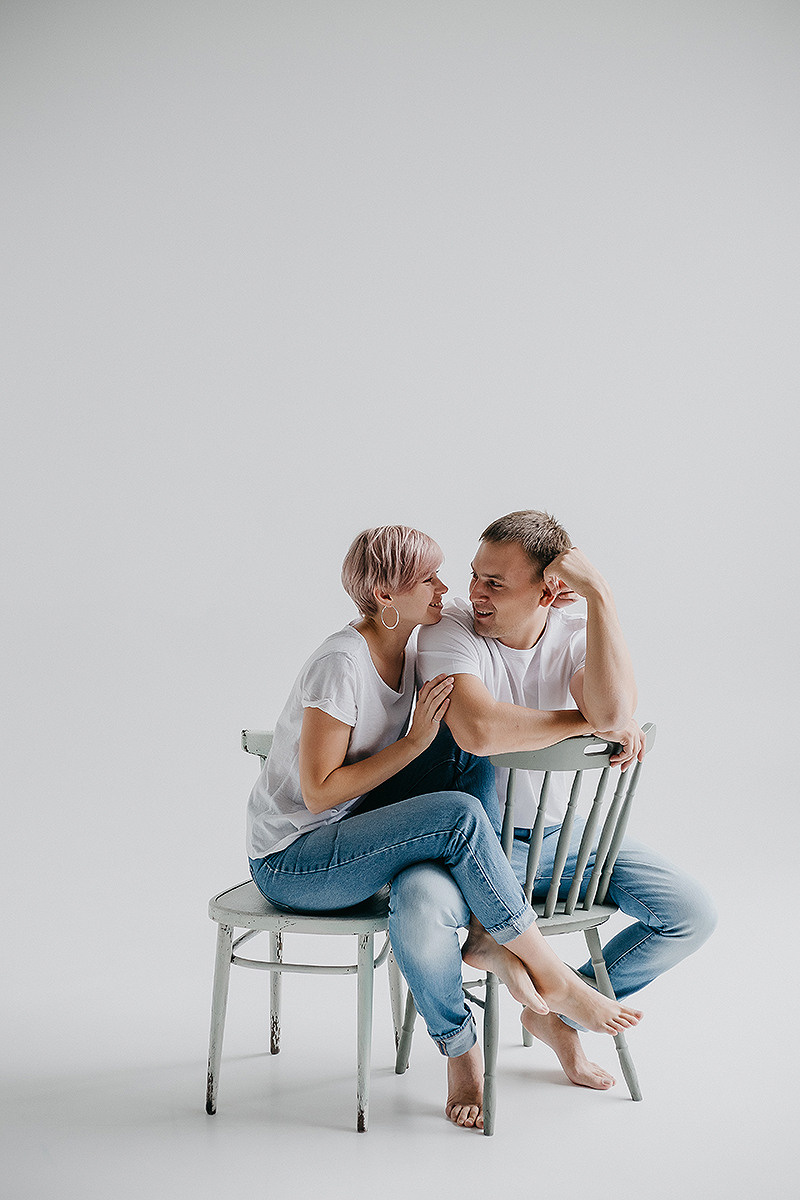 Женя & Оля / циклорама. Семейный фотограф в Сургуте