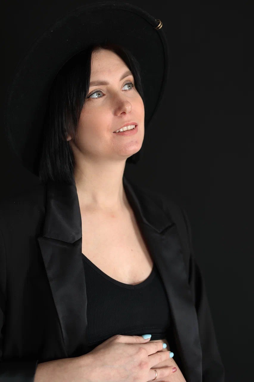 Фотосессия Нади в черном стиле. Фотограф ANNA GEREIHAN