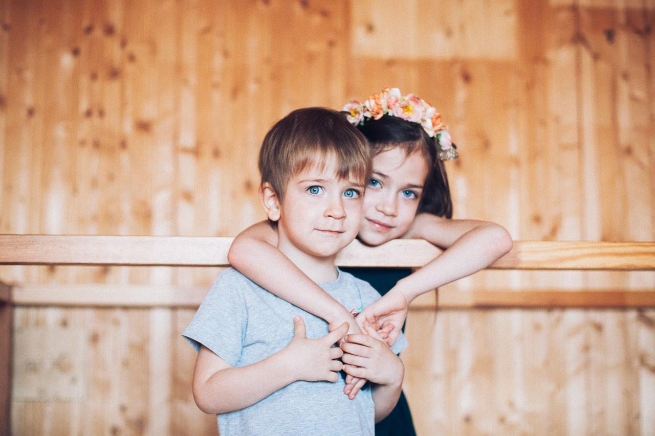 Брат и сестра. Фотограф Денис Денисов