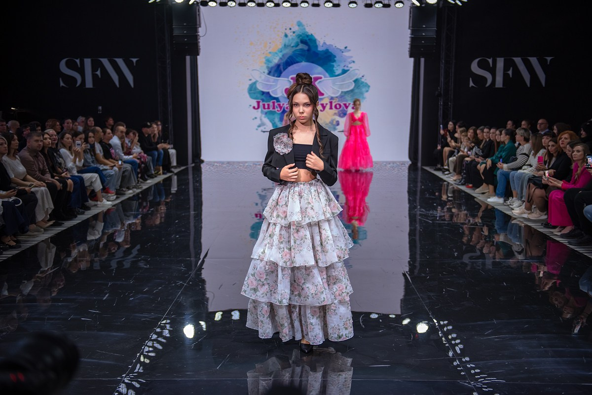 SochiFashionWeek2024 дизайнер Юлия Крылова. Семейный и коммерческий фотограф в Сочи Александр Бодунов