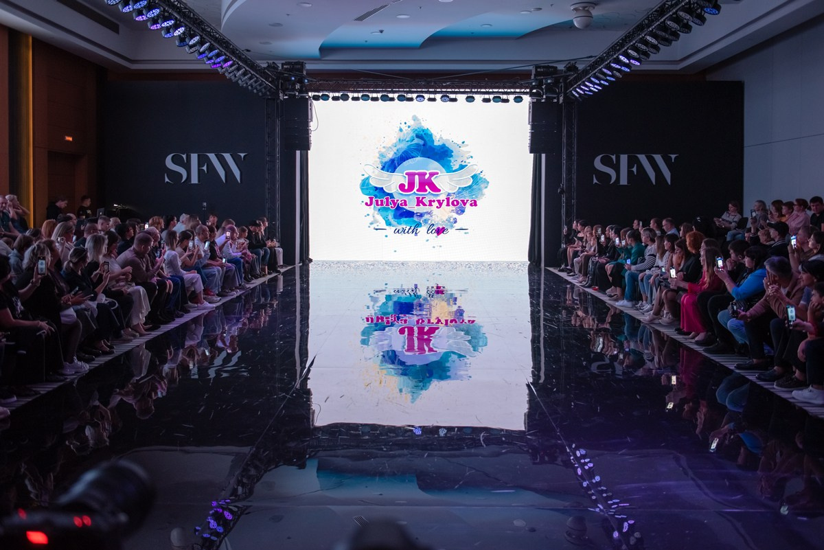 SochiFashionWeek2024 дизайнер Юлия Крылова. Семейный и коммерческий фотограф в Сочи Александр Бодунов