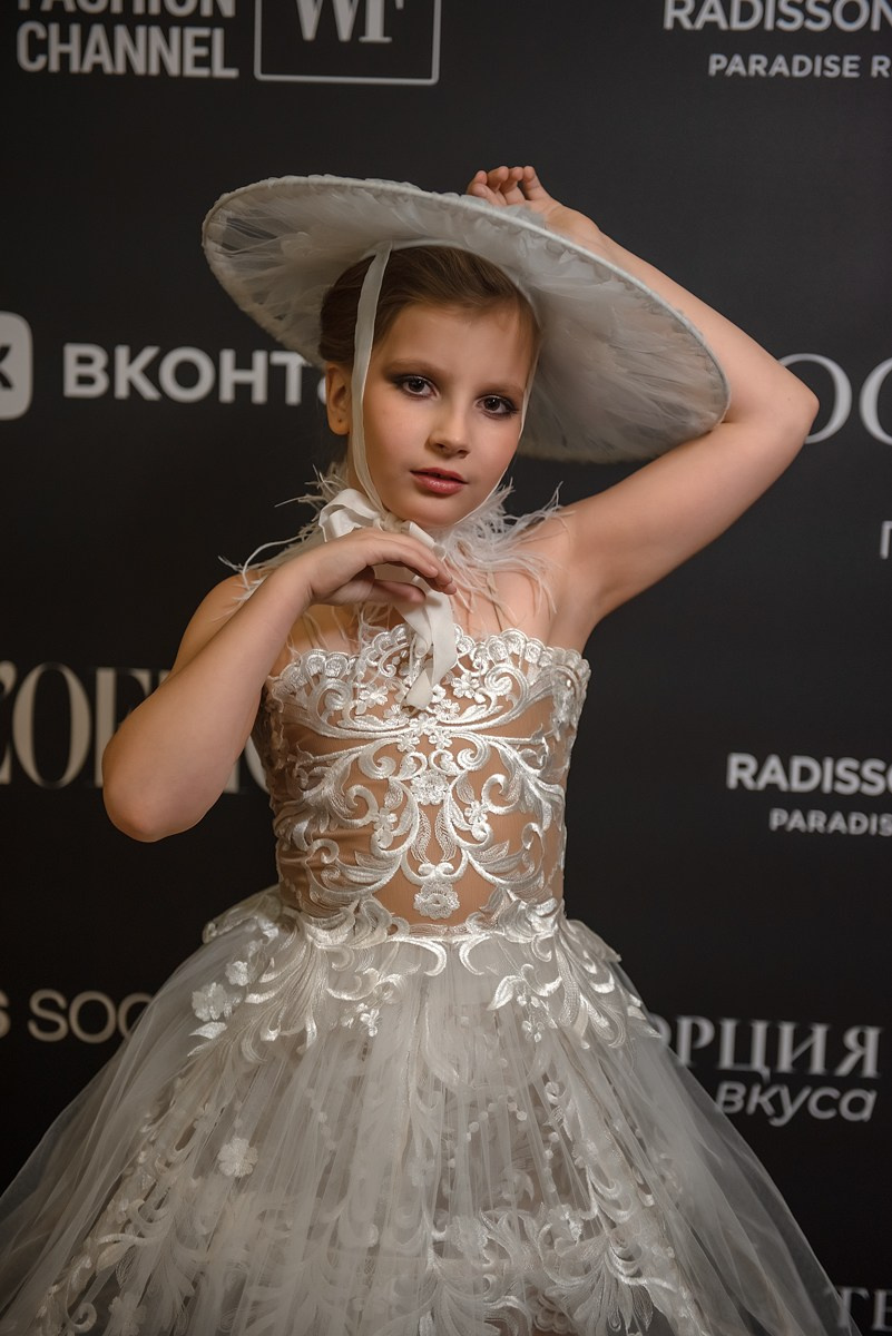 SochiFashionWeek2024 дизайнер Анохина Светлана. Семейный и коммерческий фотограф в Сочи Александр Бодунов