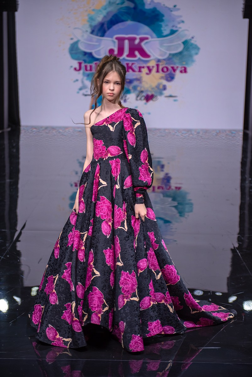 SochiFashionWeek2024 дизайнер Юлия Крылова. Семейный и коммерческий фотограф в Сочи Александр Бодунов