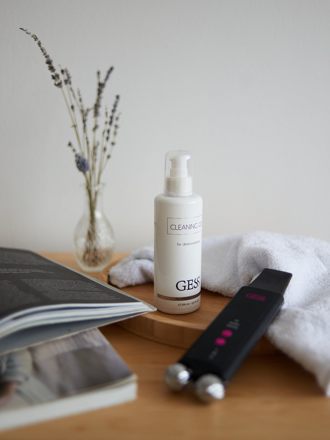 Предметная съемка: массажеры для лица. Портретный фотограф в Санкт-Петербурге