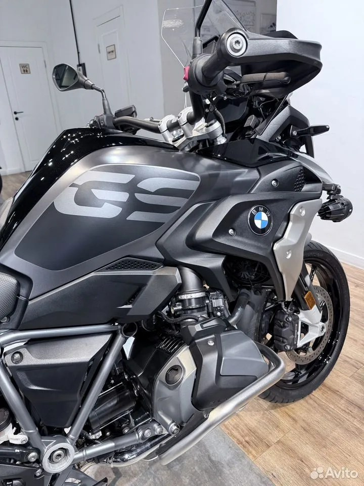 Купить 2022 BMW R1250GS (Triple Black) — подробнее на сайте. Hello Davidson, Москва. Только хорошие мотоциклы…