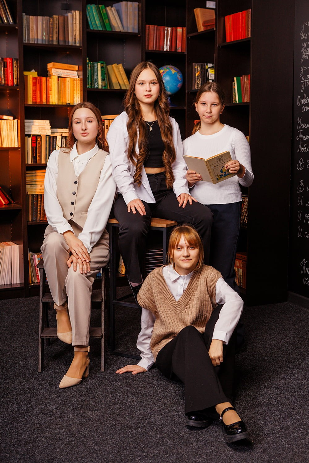 Студийная фотосессия для альбома 14 гимназия 9б. СИГМА | Студия выпускных альбомов Красноярск