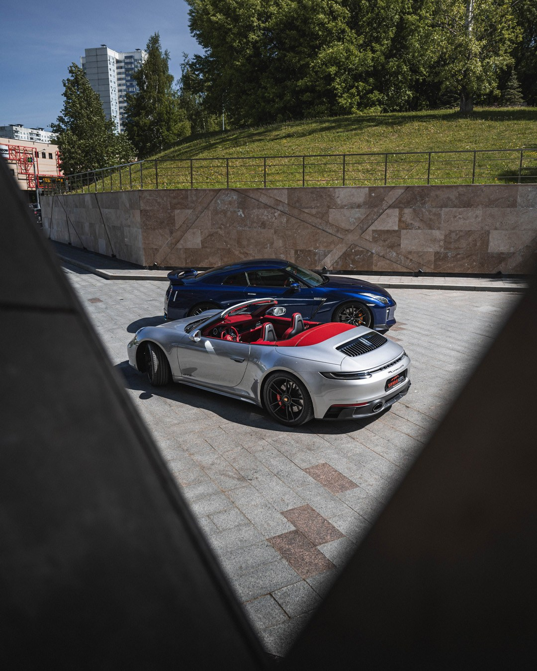 Porsche 911.992 Carrera 4 GTS vs Nissan GT-R. Автомобильный фотограф в Москве — Сидоров Дмитрий