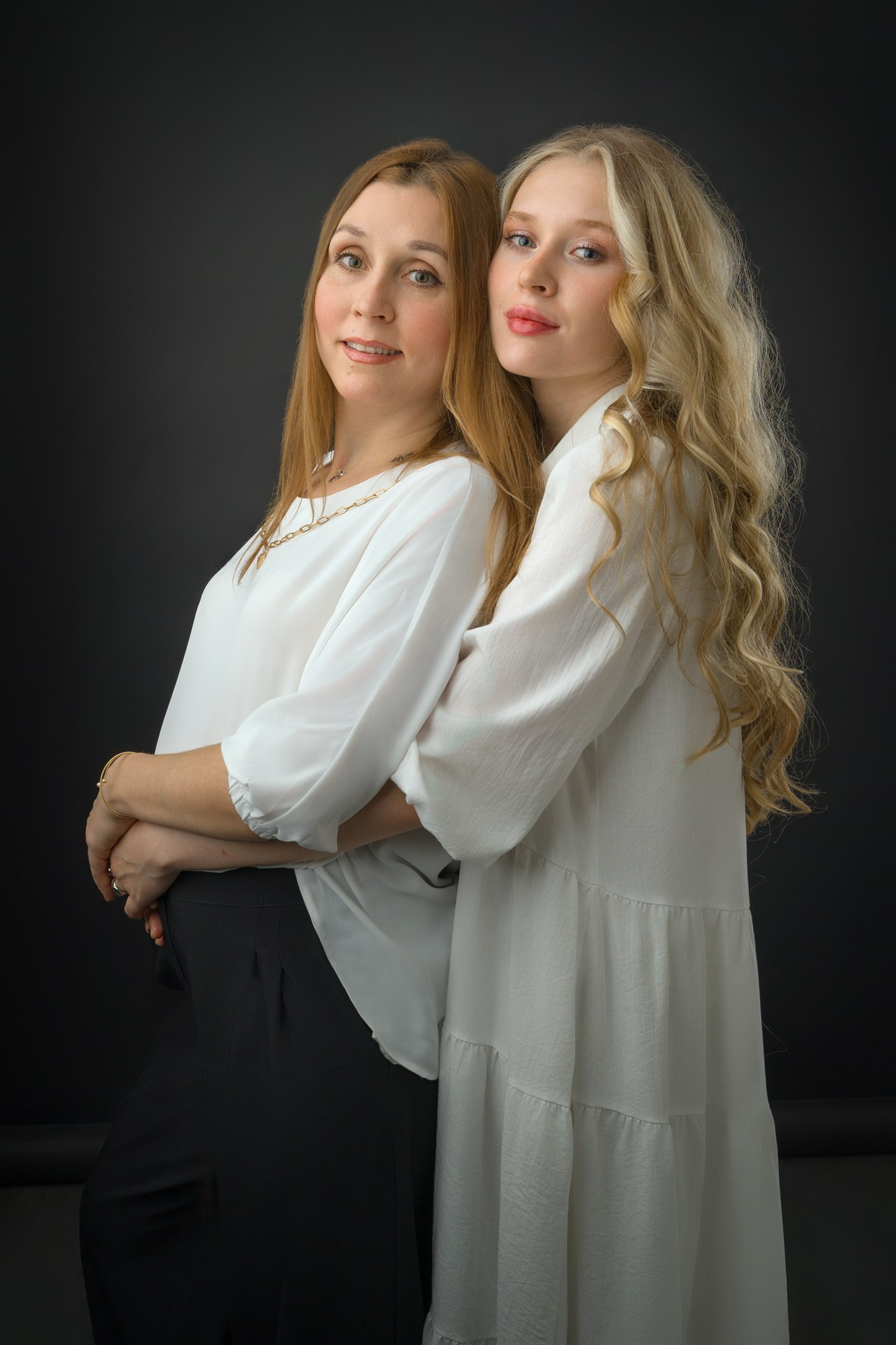 Женский портрет. Фотограф Илья Булгаков предлагает профессиональные услуги в городе Вольск. Специализация: свадебная, семейная и студийная фотосъемка