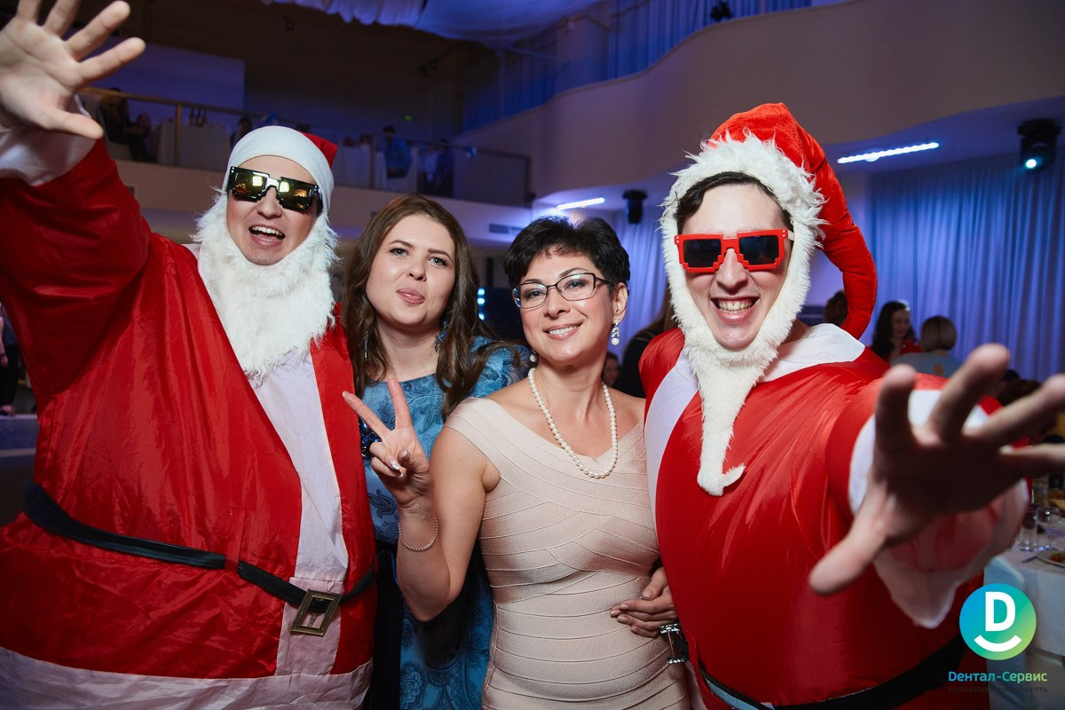 Новогодний корпоративный репортаж Дентал Сервис. Репортажный и женский фотограф в Новосибирске