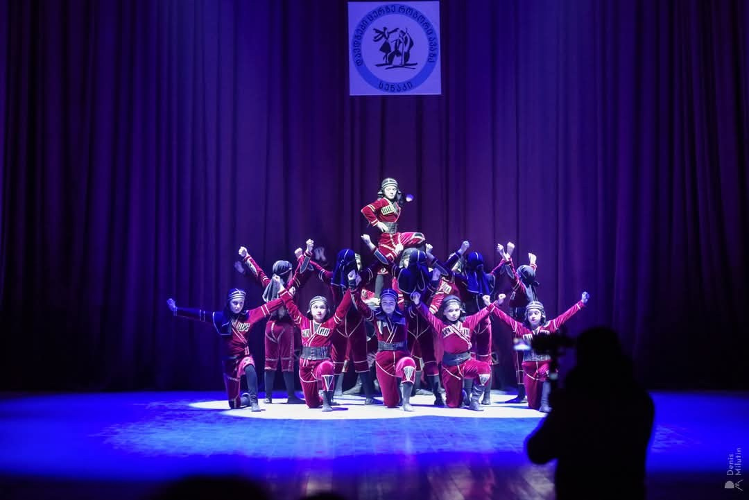 Грузинский танец. Портретный фотограф Денис Милютин