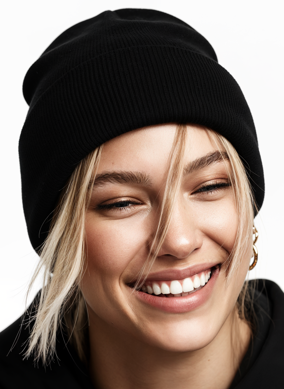 ИИ-фотосъемка для WB. Шапка Бини. AI BURO