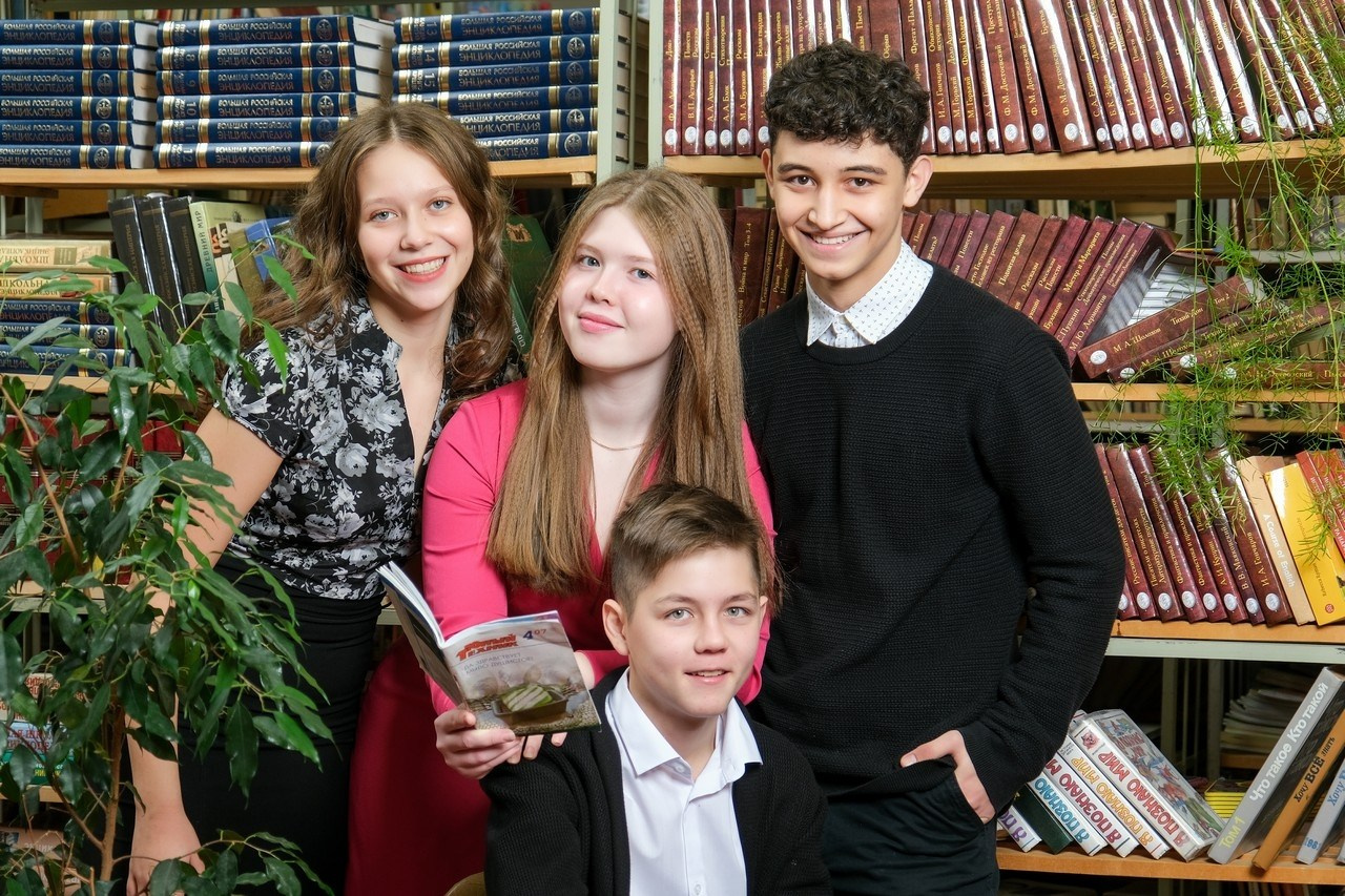 Старшие классы. Фотоальбом для школ и садиков с дополненной реальностью