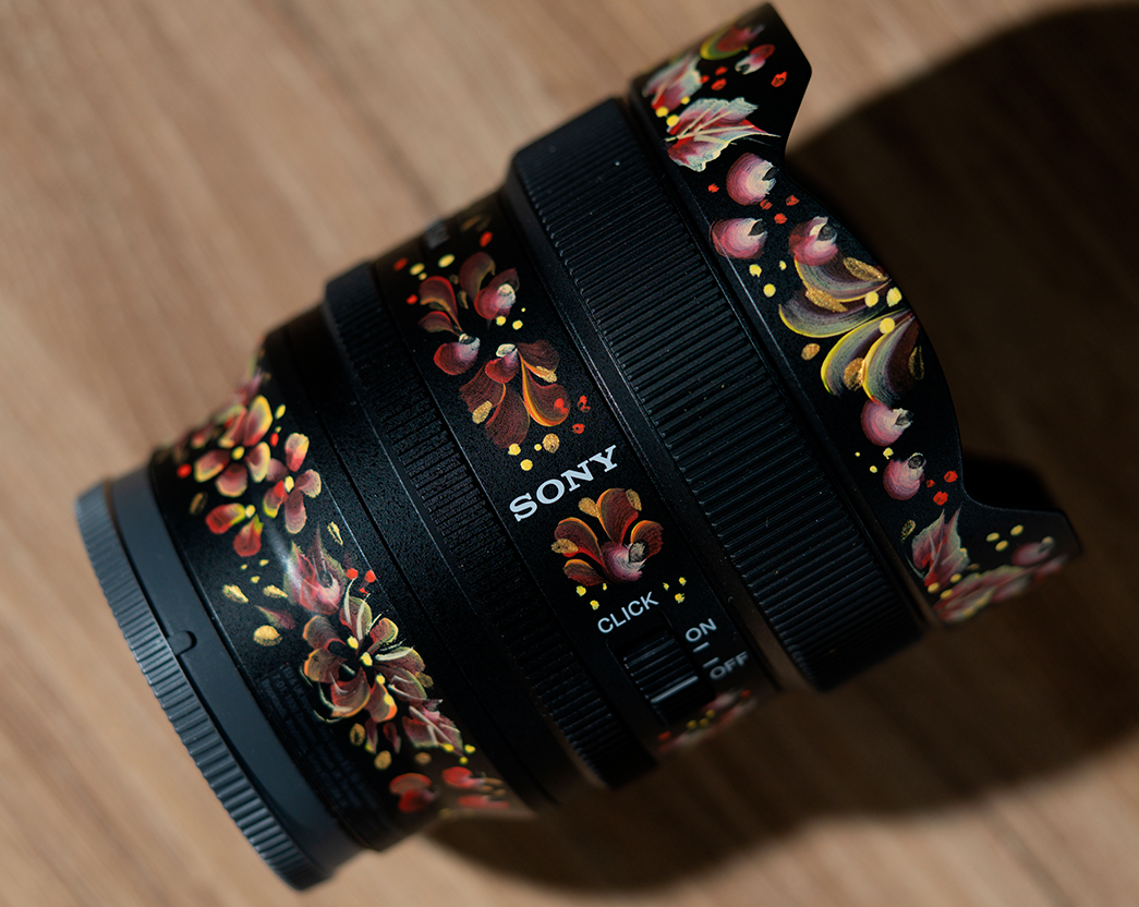 Sony 14 mm f 1,8 GM «Алый цветок». Фото и уникальный кастом объективов