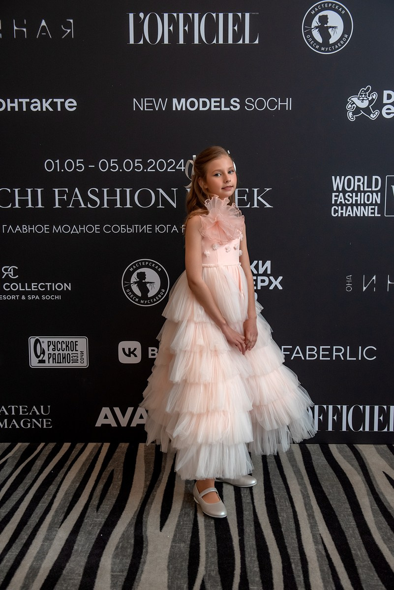 SochiFashionWeek2024 дизайнер Анохина. Семейный и коммерческий фотограф в Сочи Александр Бодунов