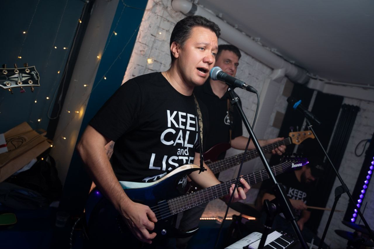 Фото. Московская кавер-группа BankBand