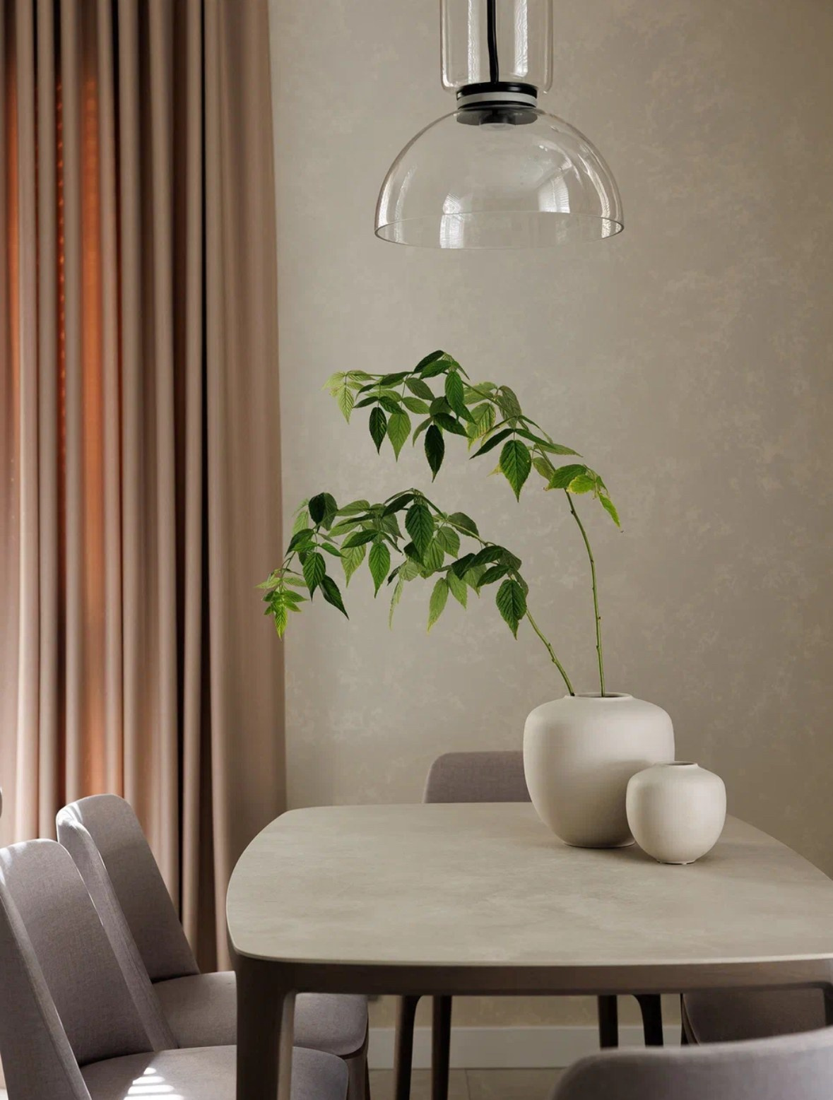 Квартира в нейтральных оттенках. Шторы на заказ в СПб. Выезд дизайнера, карнизы, жалюзи и рулонные шторы