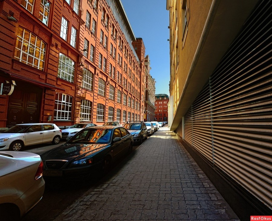 Фотосессия на московской улице — сталинская архитектура