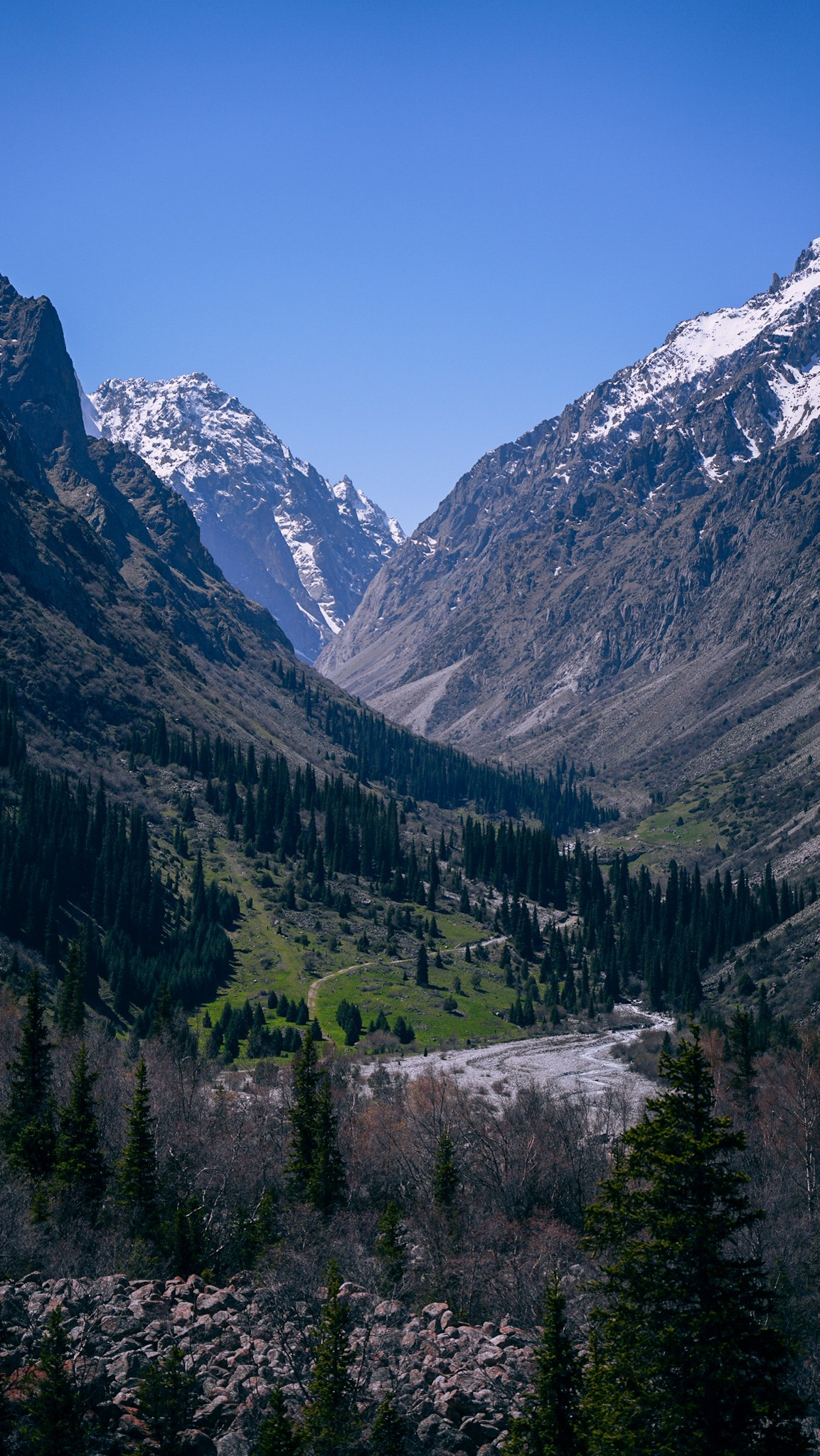 Кыргызстан. Человек с фотокамерой