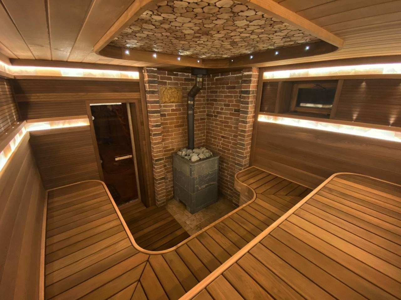 Реновация парной в МО: тёплая ольха, стильная термоотделка, сияние оптоволокна и солевые линии в изысканном дизайне. SaunaTopMasters
