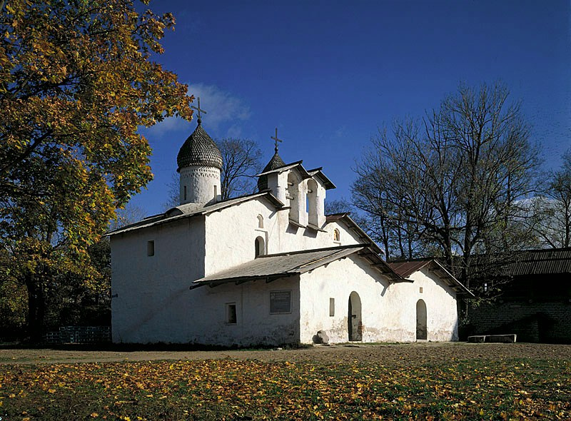 Церковь Покрова и Рождества от Пролома. Псковский кремль