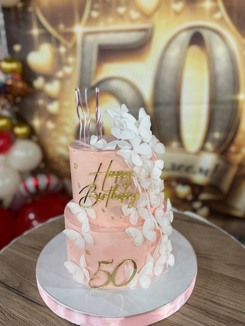 Нежно розовый торт на юбилей в семикаракорске