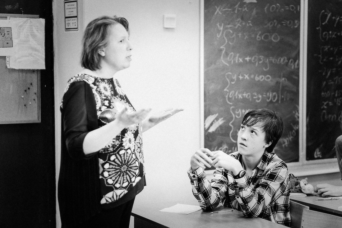 Фоторепортаж со школьного урока 4-го класса. Репортажный фотограф Борис Геер