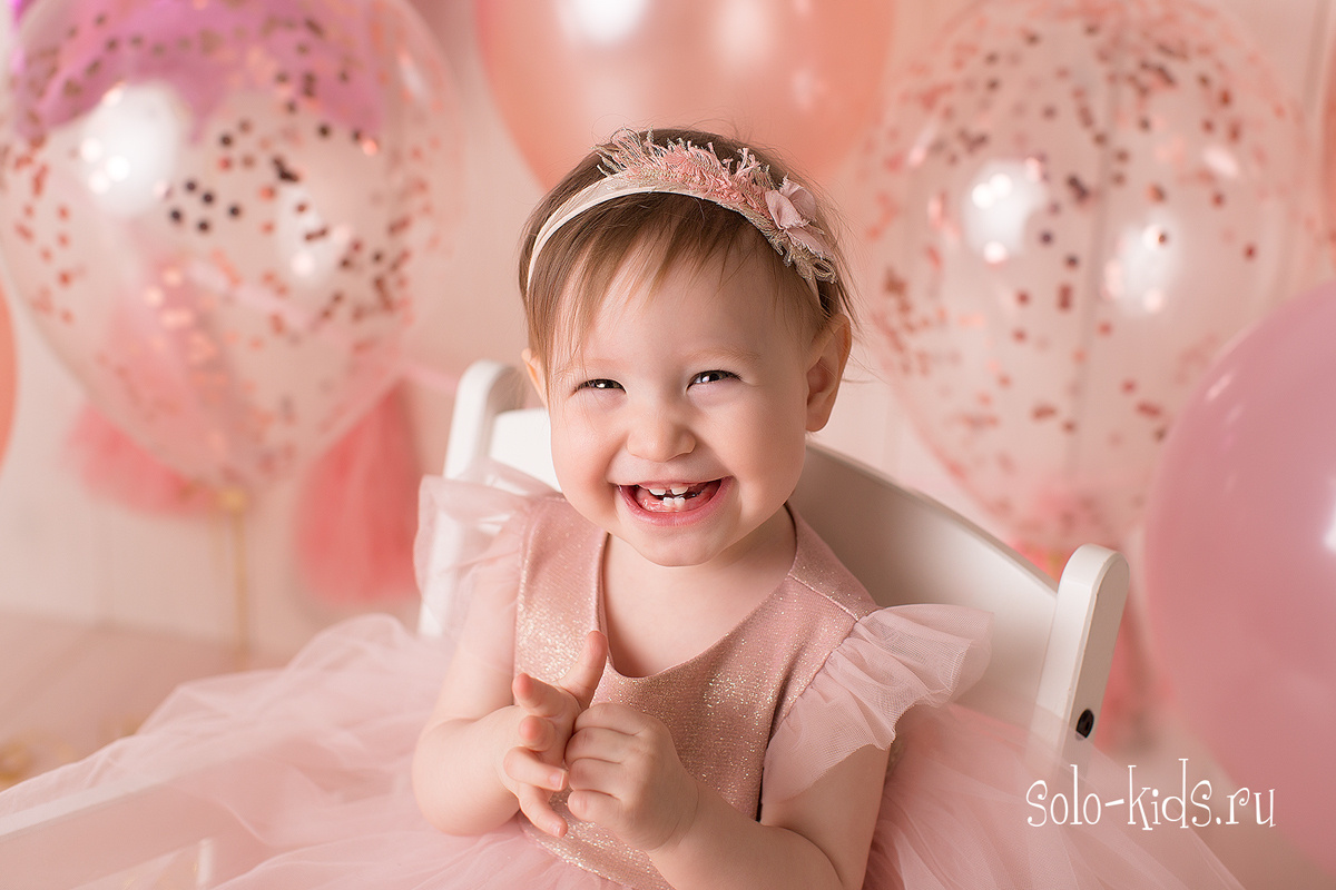 Фотографии на годик. Фотограф новорожденных в Екатеринбурге Анастасия Быдзина