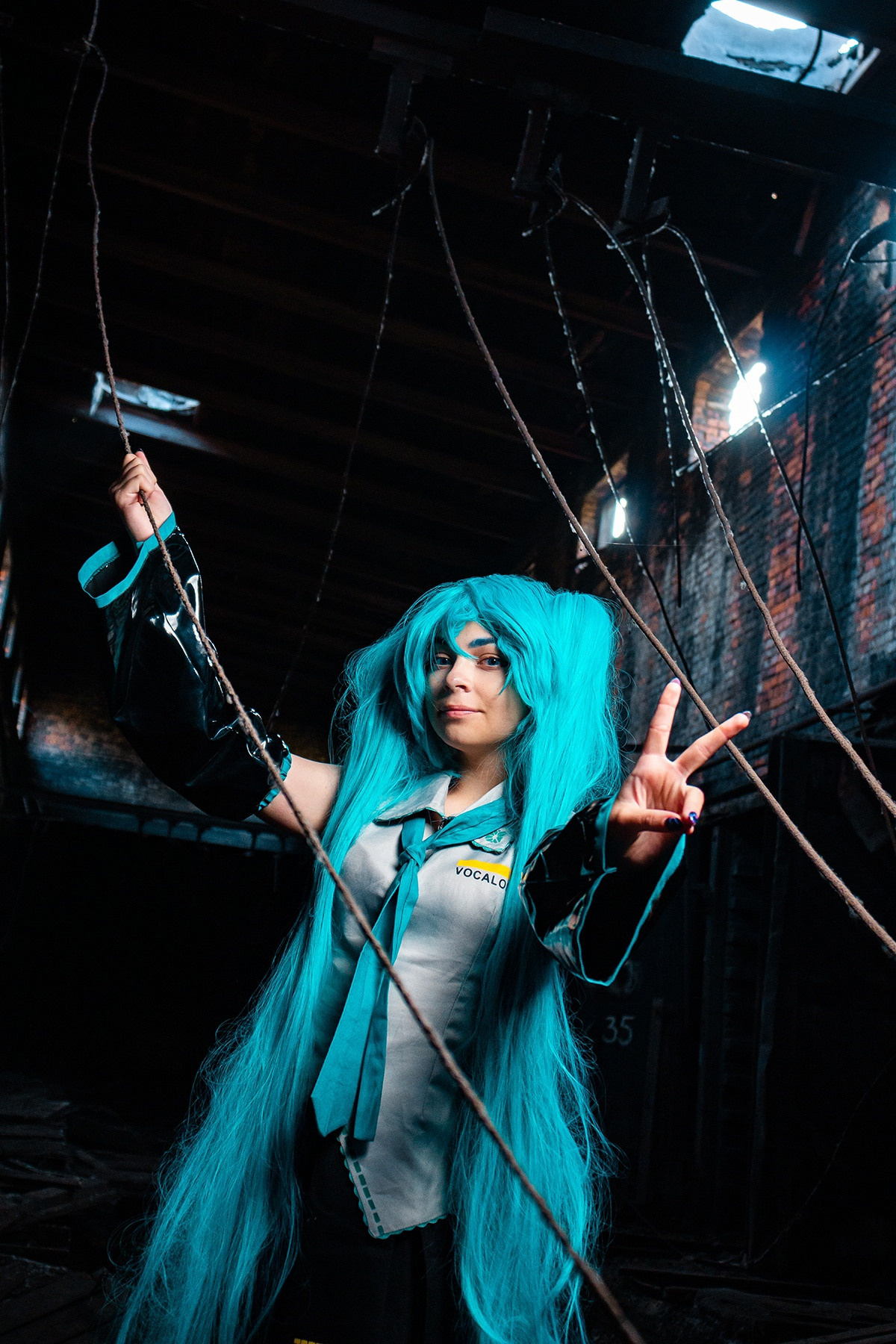 Хацунэ Мику в заброшке - косплей омск