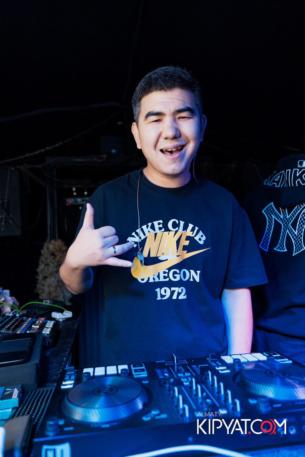 UYAT EMES BAR. КИПЯТКОМ АЛМАТЫ!