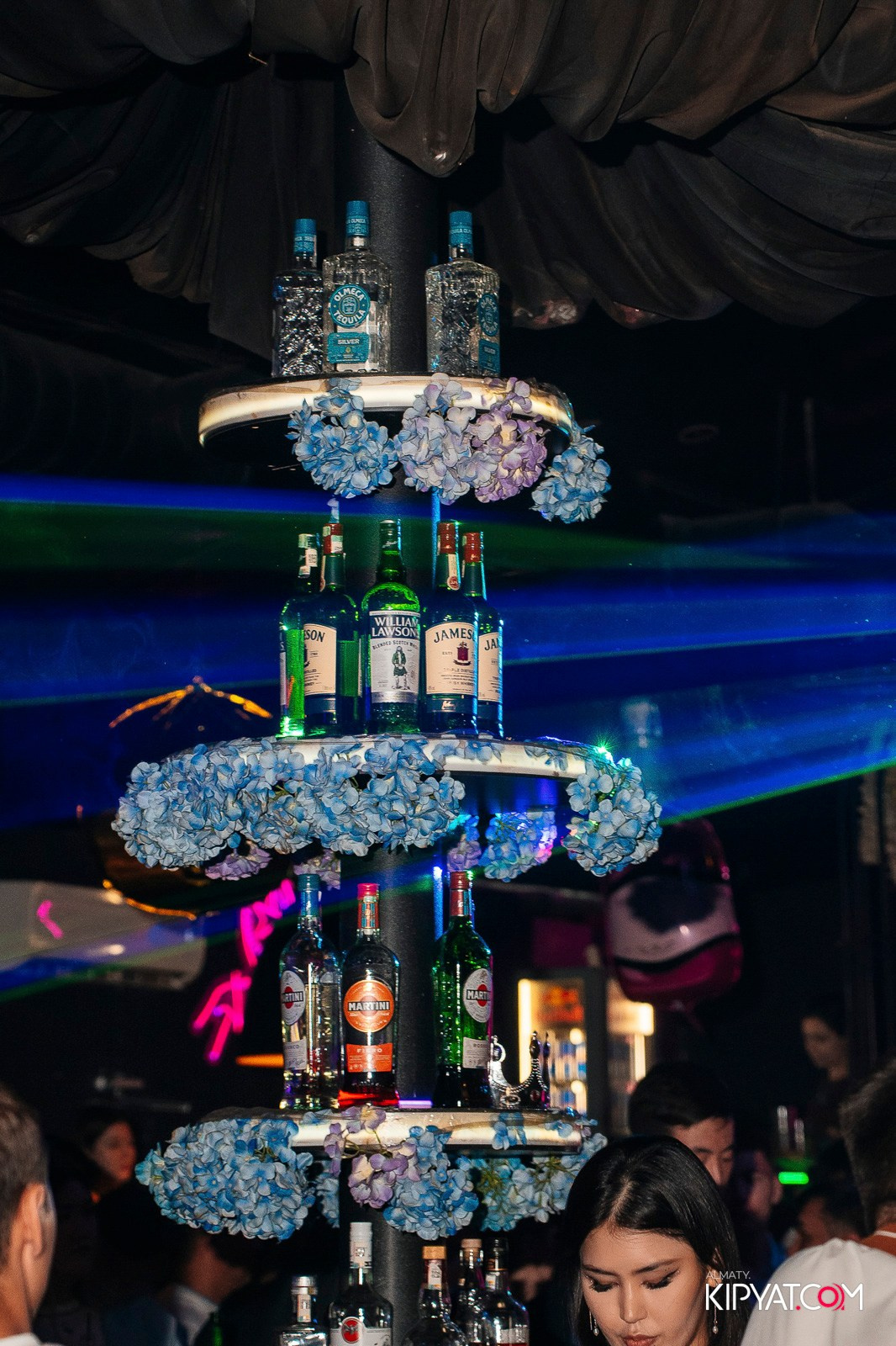 UYAT EMES BAR. КИПЯТКОМ АЛМАТЫ!