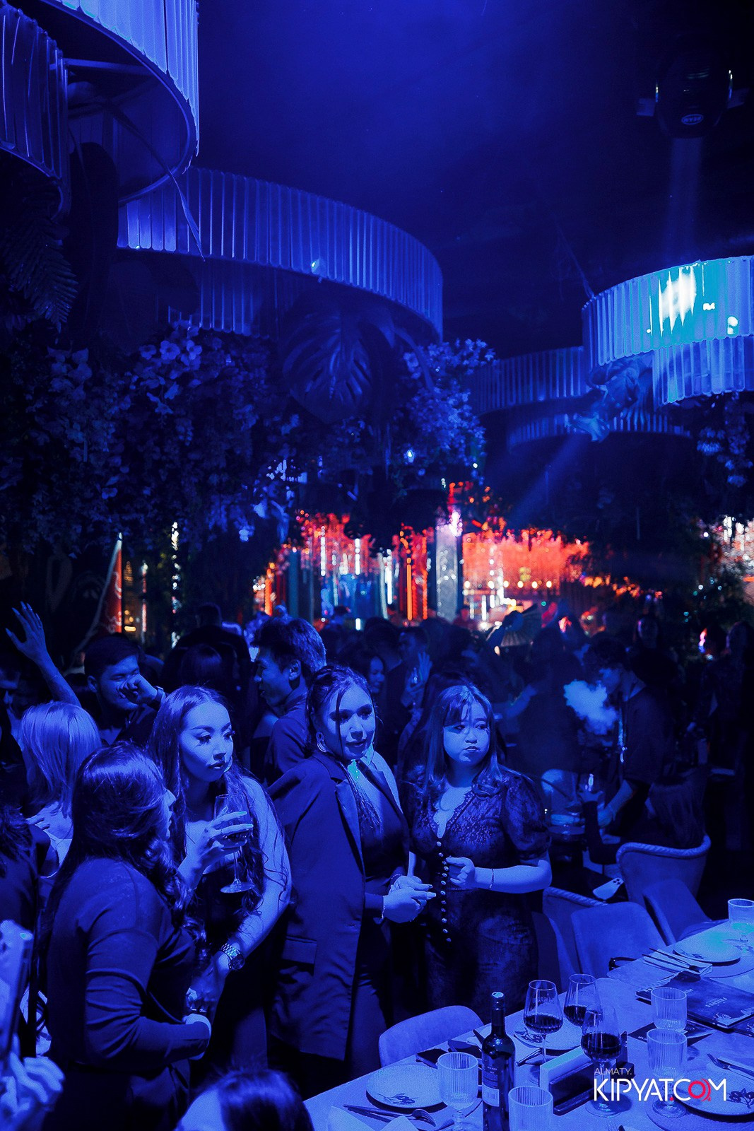FRIENDS BAR & TERRACE. КИПЯТКОМ АЛМАТЫ!