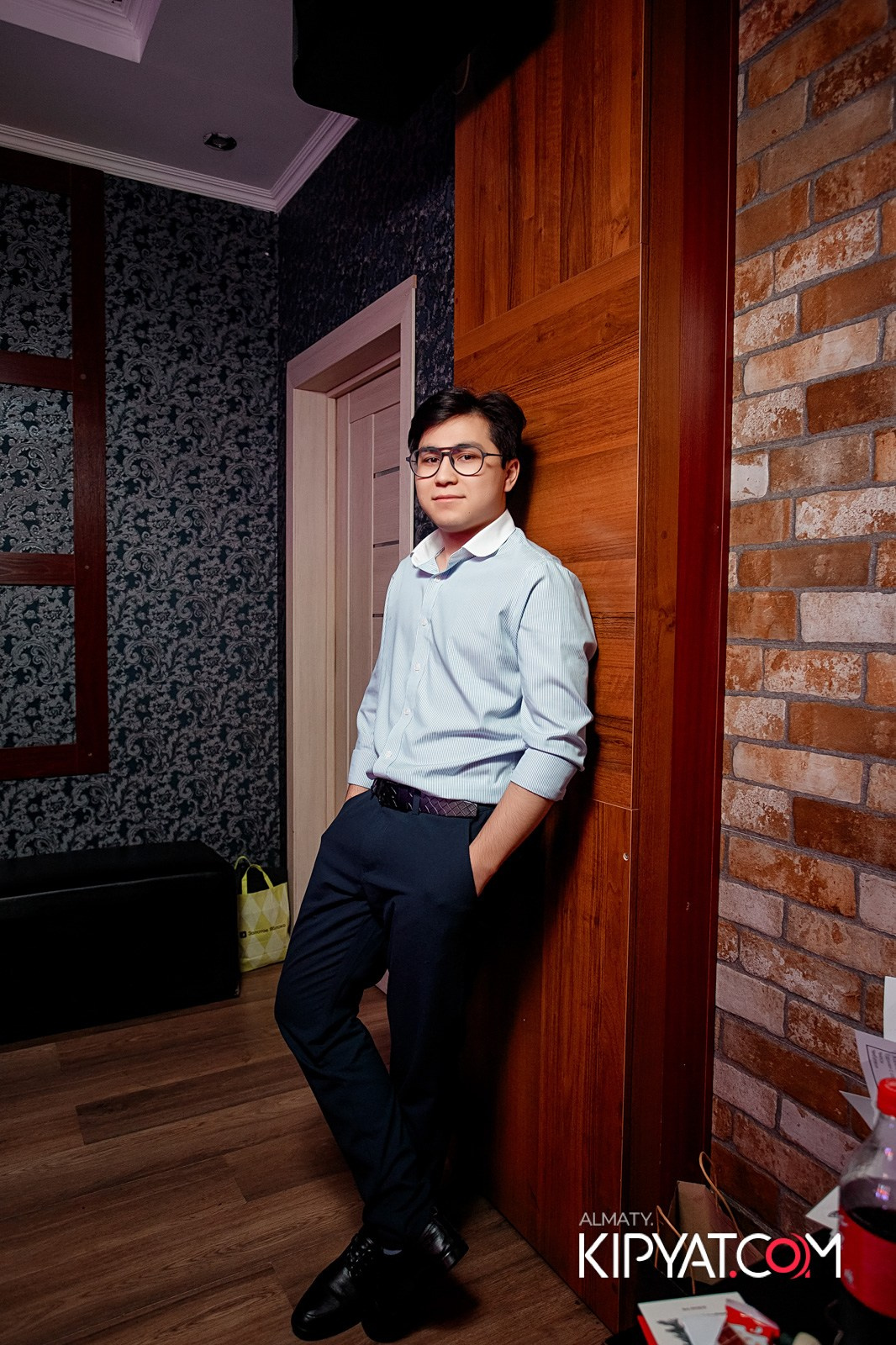 КАРАОКЕ-БАР РОЯЛЬ НА НУРМАКОВА. КИПЯТКОМ АЛМАТЫ!