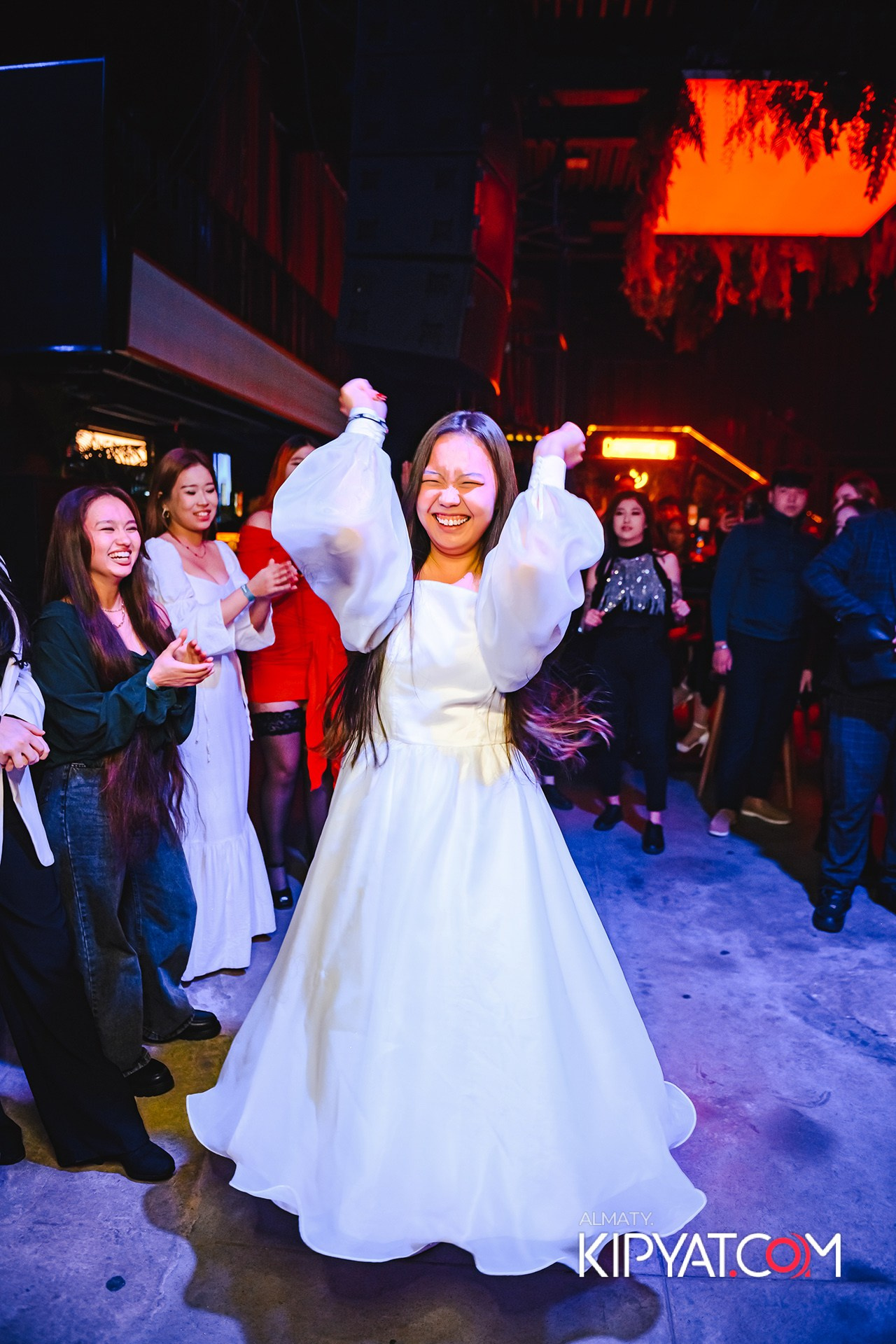 ПОСВЯЩЕНИЕ В СТУДЕНТЫ ''Q'' UNIVERSITY. КИПЯТКОМ АЛМАТЫ!