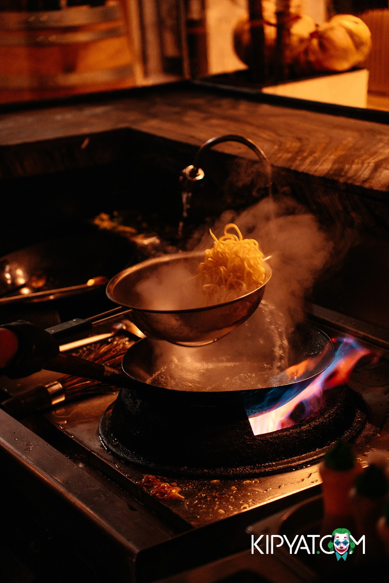 NOODLES. КИПЯТКОМ АЛМАТЫ!