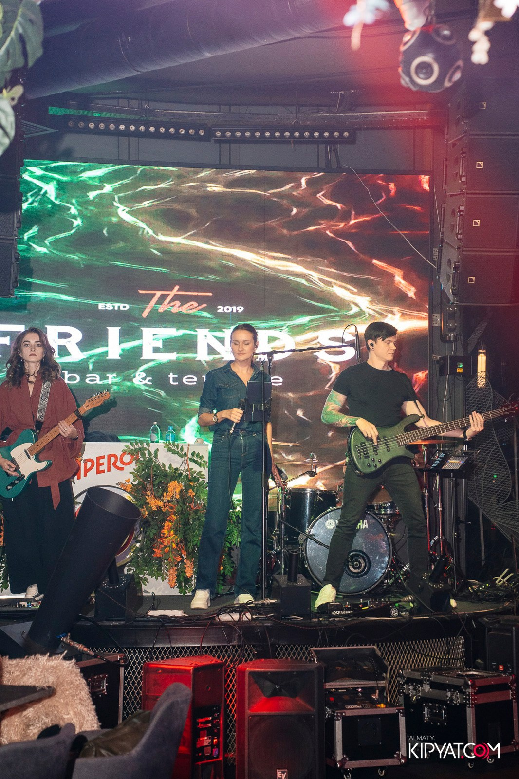 FRIENDS BAR & TERRACE. КИПЯТКОМ АЛМАТЫ!