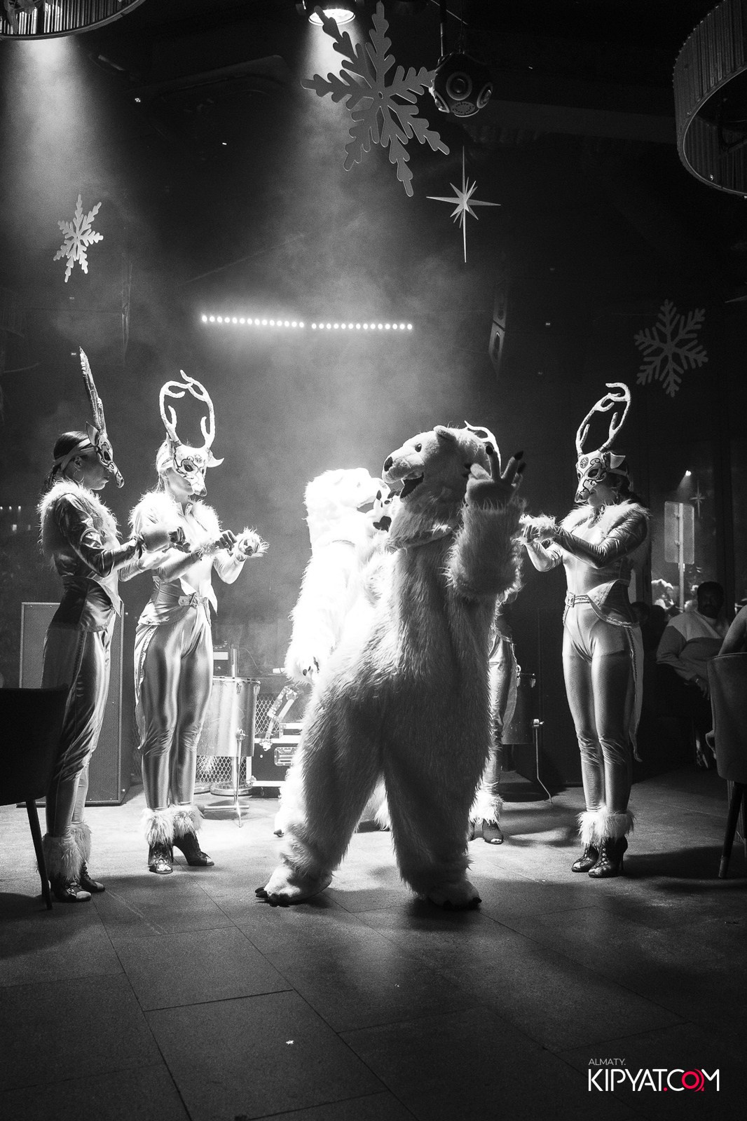 FRIENDS BAR & TERRACE. КИПЯТКОМ АЛМАТЫ!