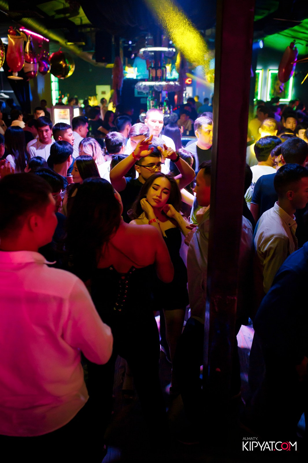 UYAT EMES BAR. КИПЯТКОМ АЛМАТЫ!