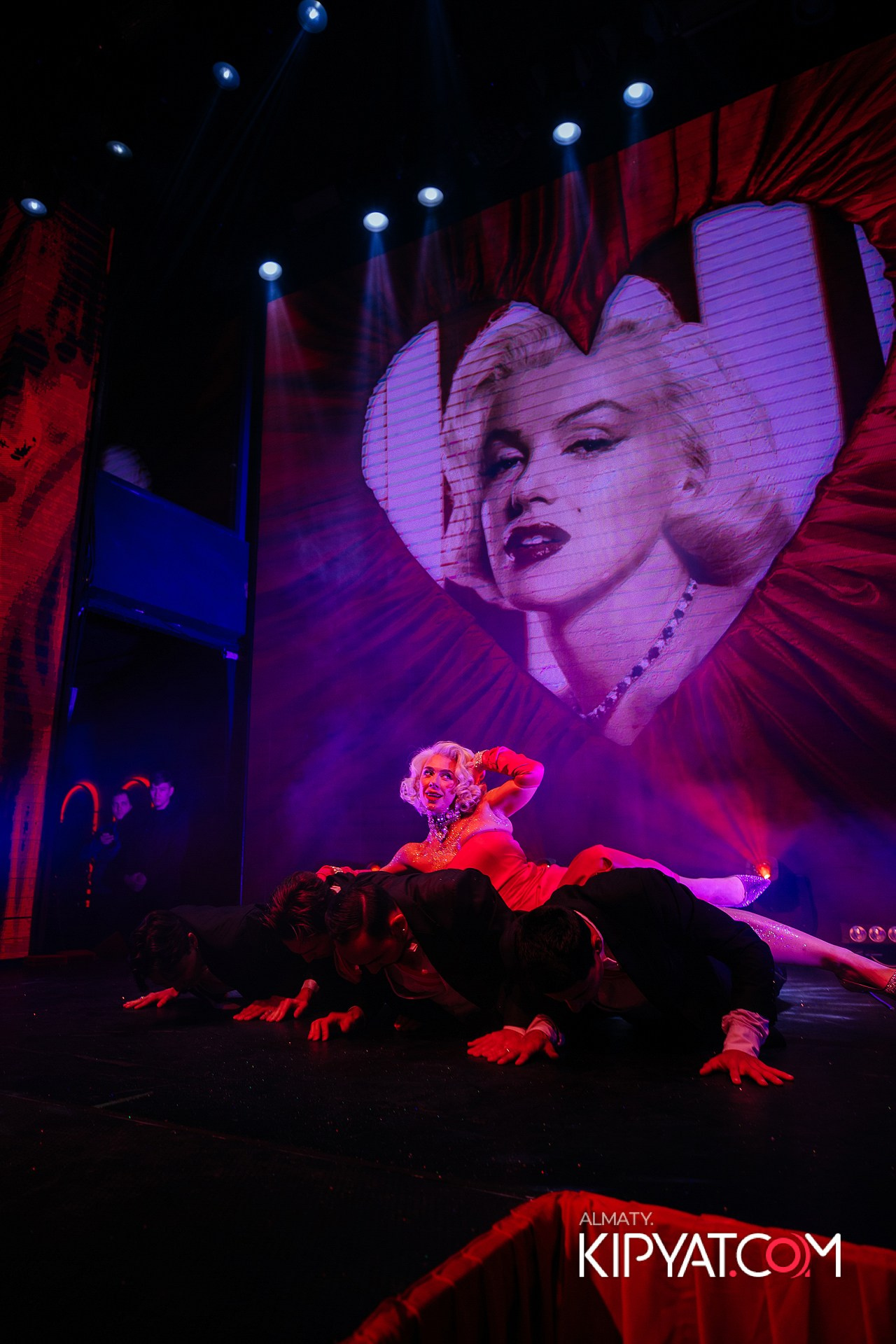 QUEEN. КИПЯТКОМ АЛМАТЫ!