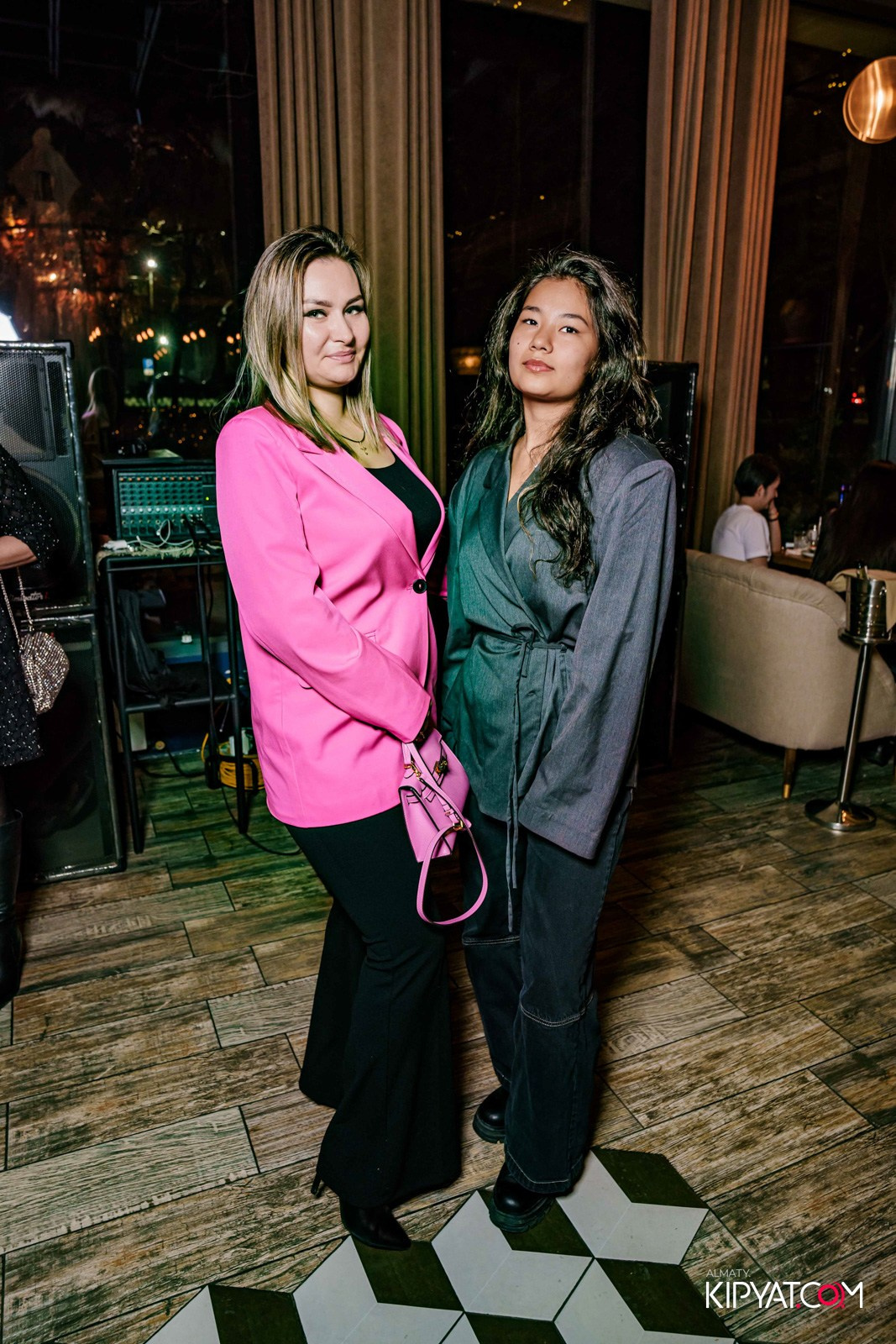 КАФЕ AGOSTO. КИПЯТКОМ АЛМАТЫ!