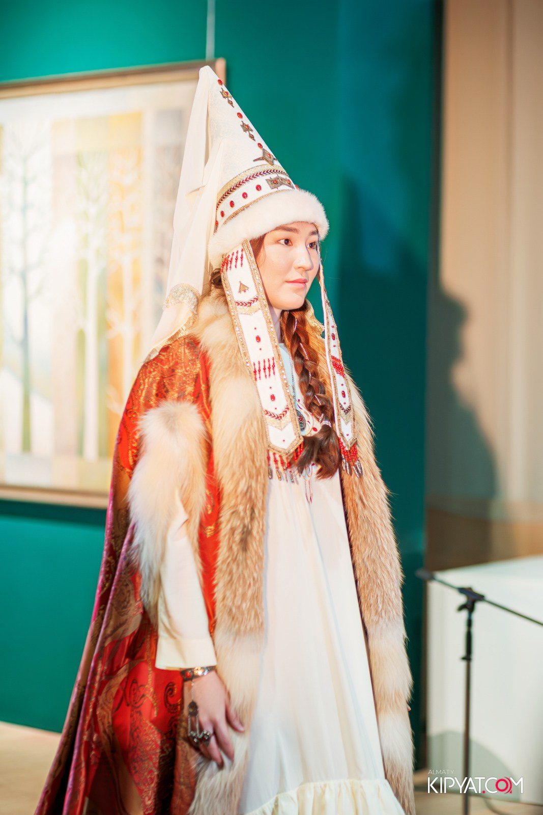 FASHION ПОКАЗ, КАЗАХСКОЙ НАЦИОНАЛЬНОЙ ОДЕЖДЫ. КИПЯТКОМ АЛМАТЫ!