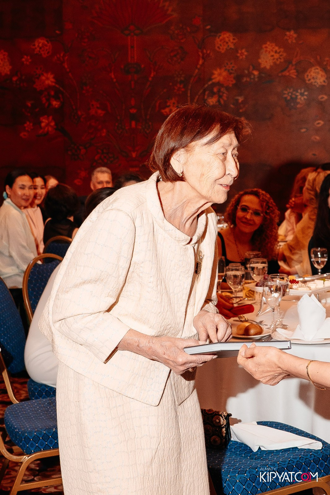 БЛАГОТВОРИТЕЛЬНЫЙ УЖИН В ЧЕСТЬ 30-ЛЕТИЯ ROTARY CLUB OF ALMATY. КИПЯТКОМ АЛМАТЫ!