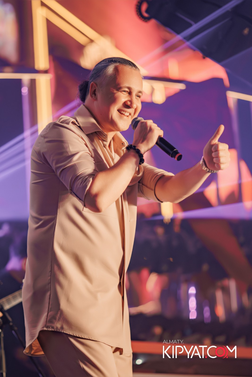 SANTA BARBARA — ПИТ ДЖЕЙСОН (ГР. ПРЕМЬЕР-МИНИСТР) И ИЛЬЯ ЗУДИН (ГР. ДИНАМИТ) НА ПРЕДНОВОГОДНЕЙ ВЕЧЕРИНКЕ. КИПЯТКОМ АЛМАТЫ!