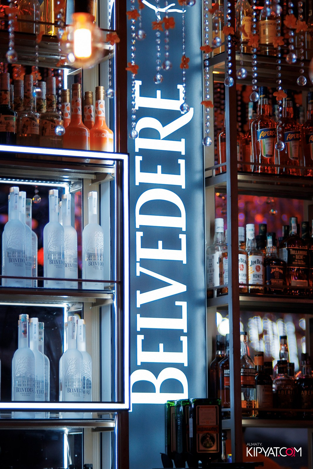 FRIENDS BAR & TERRACE. КИПЯТКОМ АЛМАТЫ!